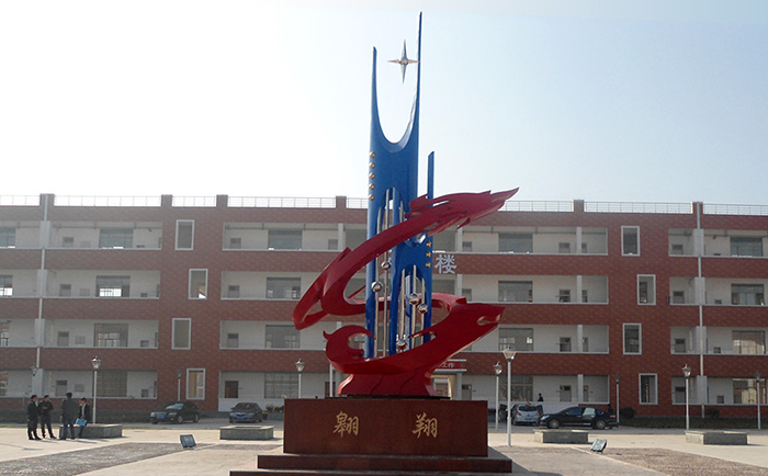 不銹鋼雕塑制作完成之后,需要對表面進行打磨噴漆,這樣才可以獲得想要的表面效果,不銹鋼雕塑打磨噴漆有一些注意事項,下面給大家介紹一下。